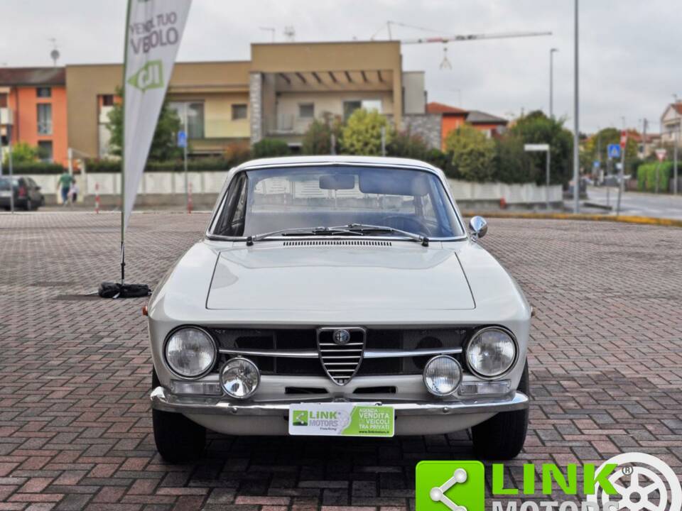 Bild 8/10 von Alfa Romeo Giulia 1300 GT Junior (1972)