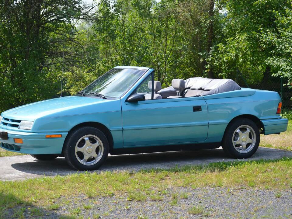 Bild 2/10 von Dodge Shadow 2.2L (1992)