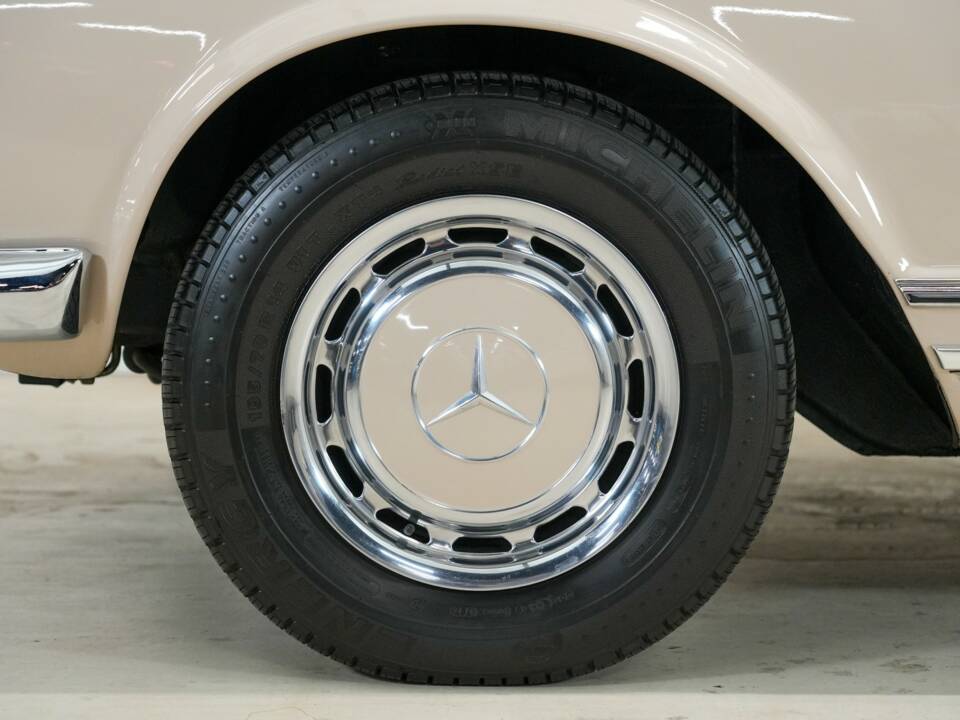 Image 21/24 of Mercedes-Benz 280 SL (1970)