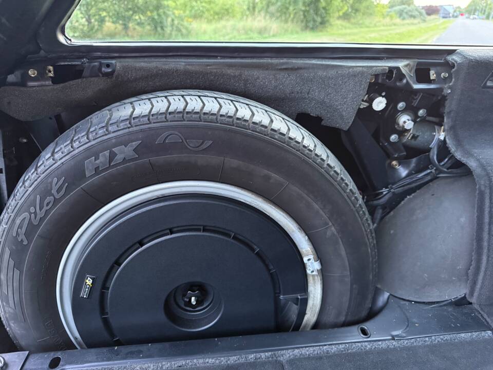 Image 22/24 of Mercedes-Benz E 320 T (1996)