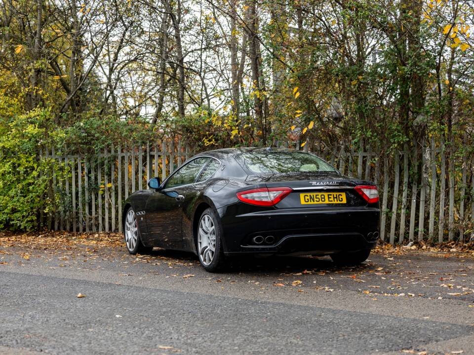 Bild 15/50 von Maserati GranTurismo 4.2 (2008)