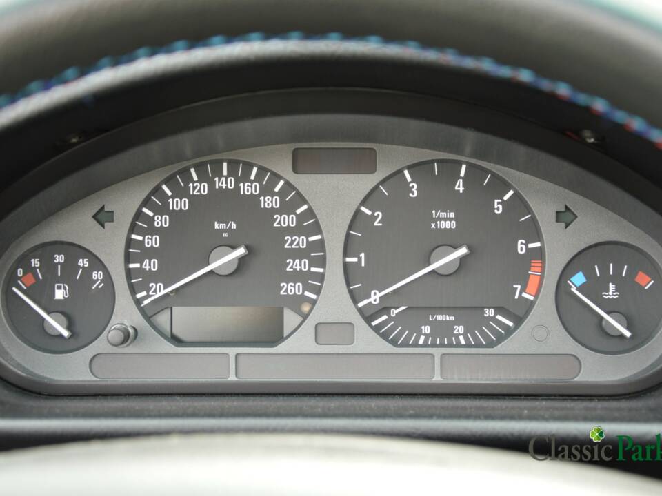 Bild 32/50 von BMW 320i (1994)