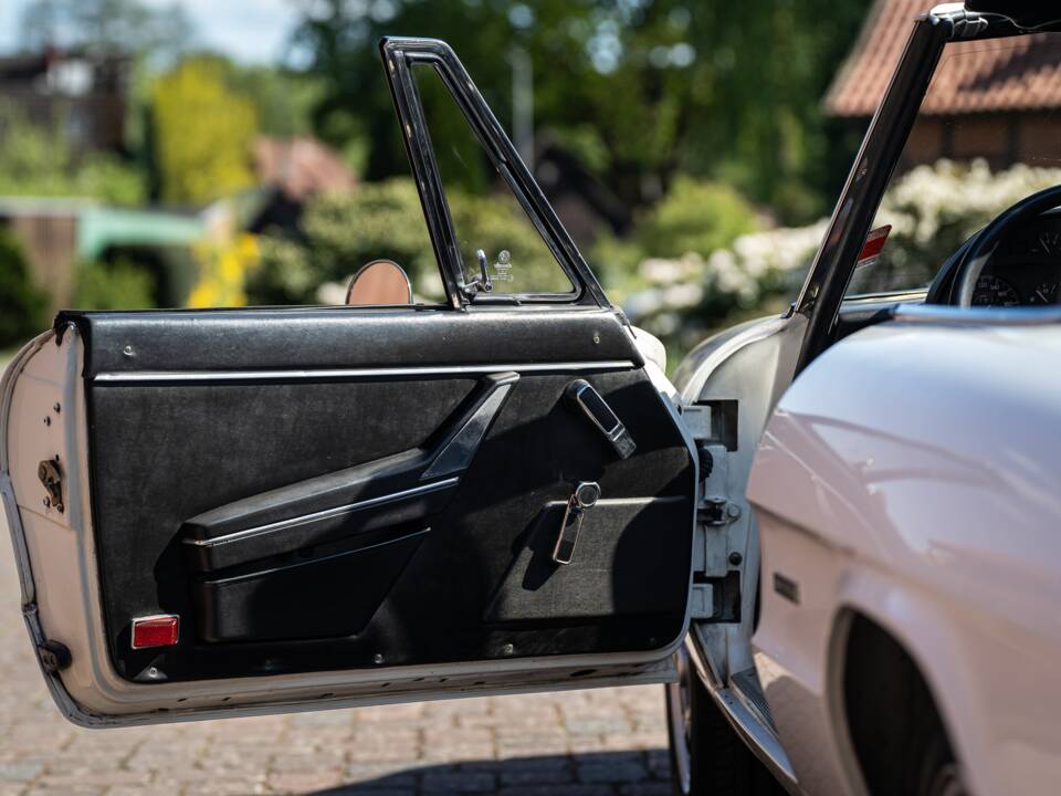 Image 24/40 of Alfa Romeo 2.0 Spider (1987)