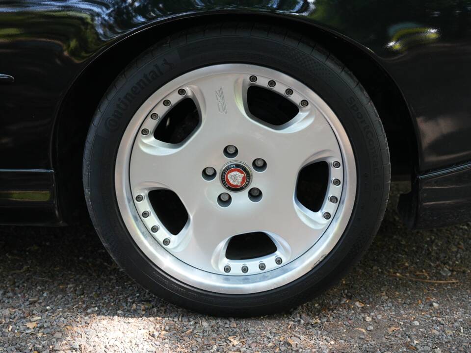 Image 20/50 of Jaguar XKR (1998)