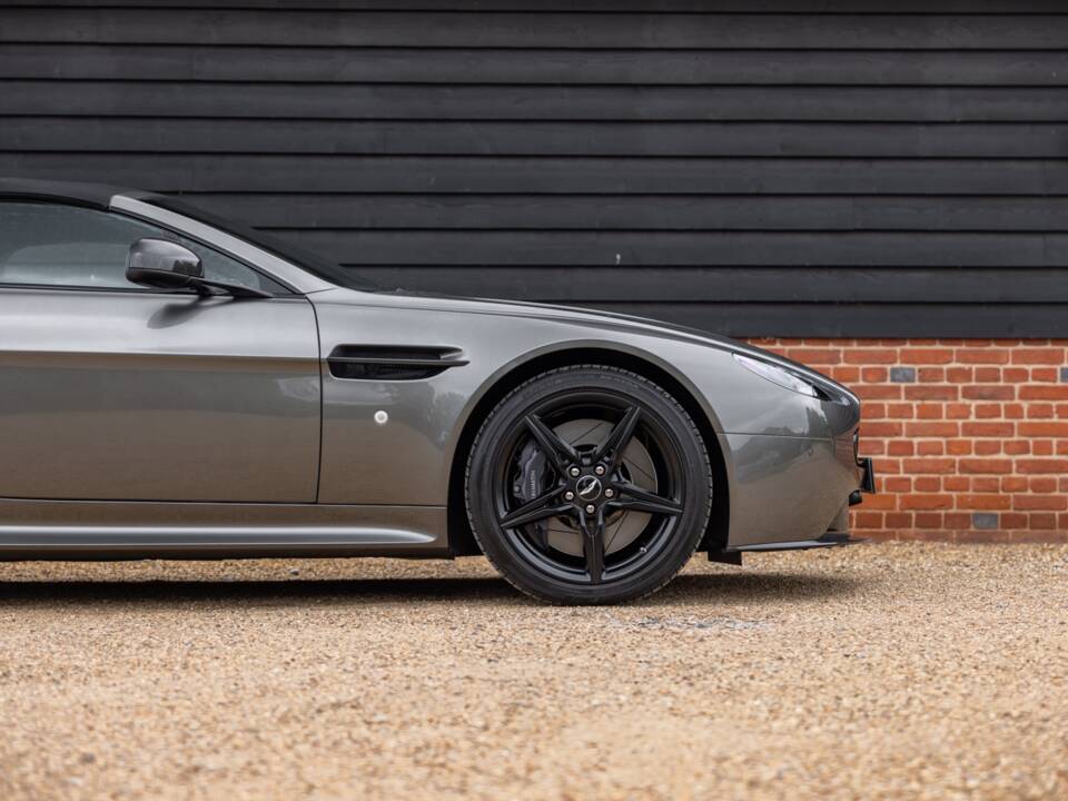 Afbeelding 22/75 van Aston Martin V12 Vantage AMR Roadster (2018)