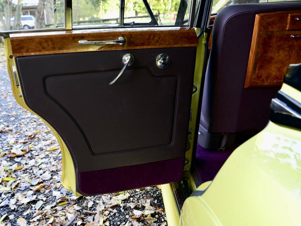 Image 23/38 of Rolls-Royce Silver Cloud I (1959)