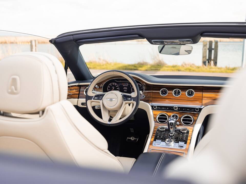 Imagen 10/22 de Bentley Continental GTC V8 (2020)