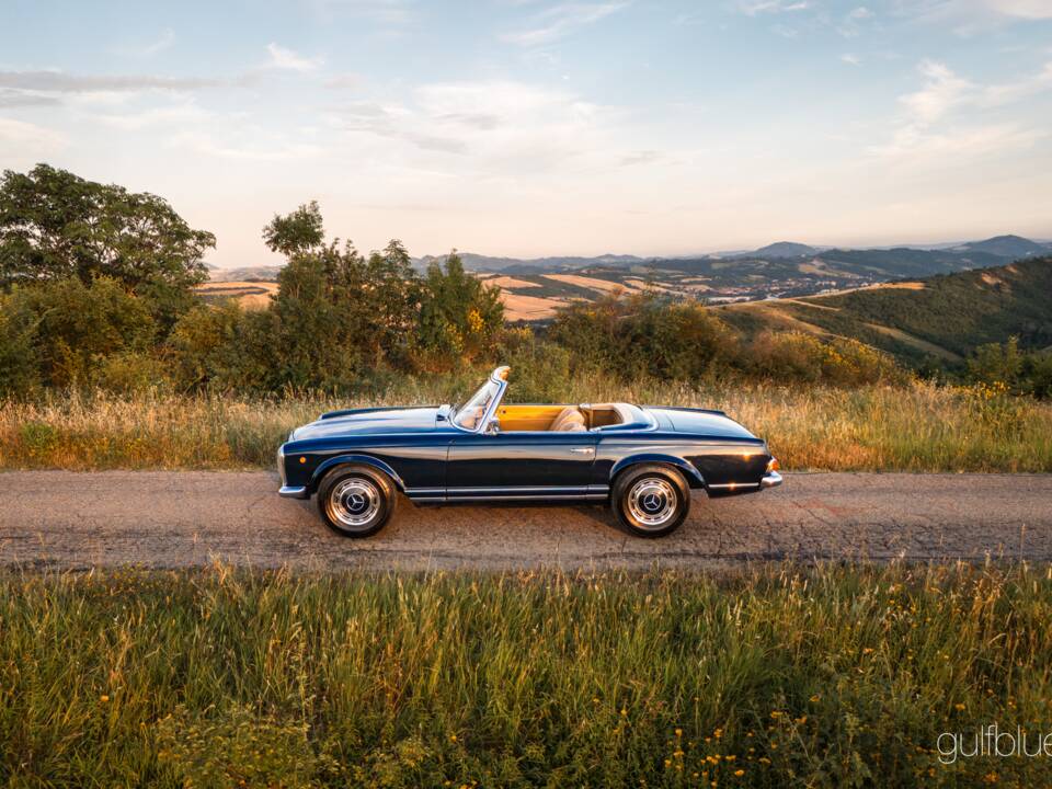 Image 4/79 de Mercedes-Benz 280 SL (1969)