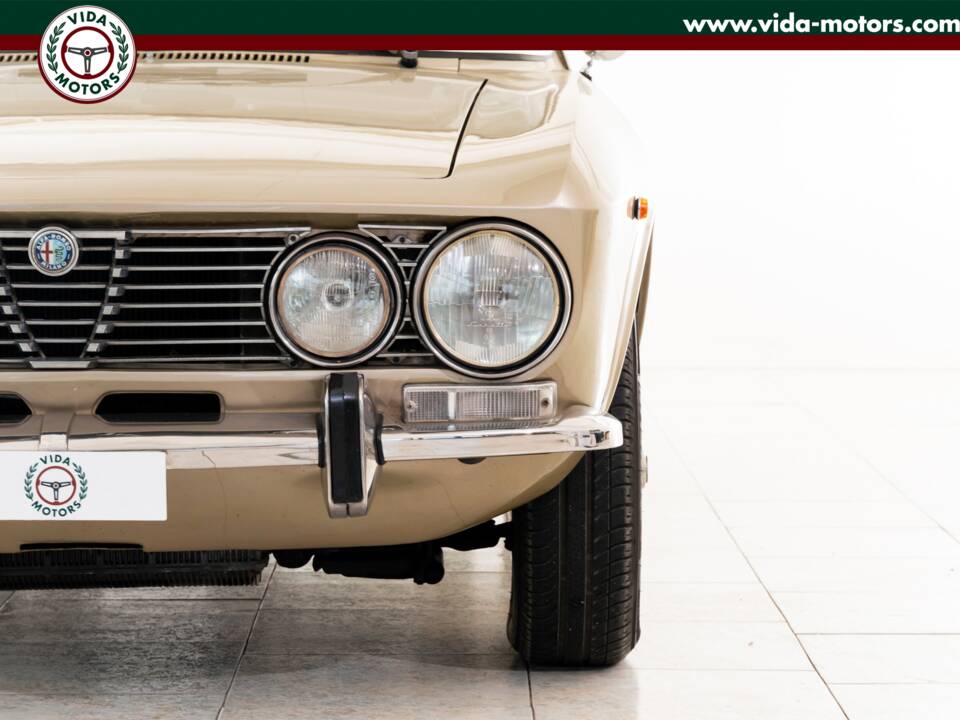 Image 6/15 de Alfa Romeo 2000 GT Veloce (1972)