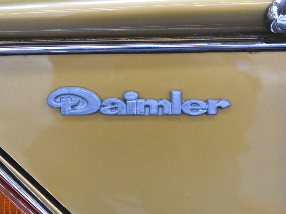 Image 46/47 of Daimler Sovereign 4.2 (1982)