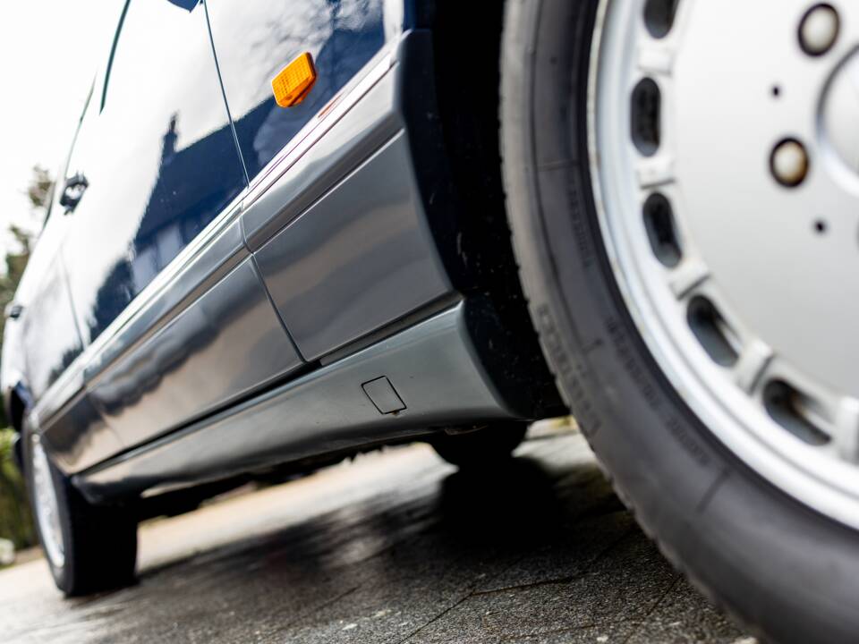 Bild 10/49 von Mercedes-Benz 560 SEL (1986)