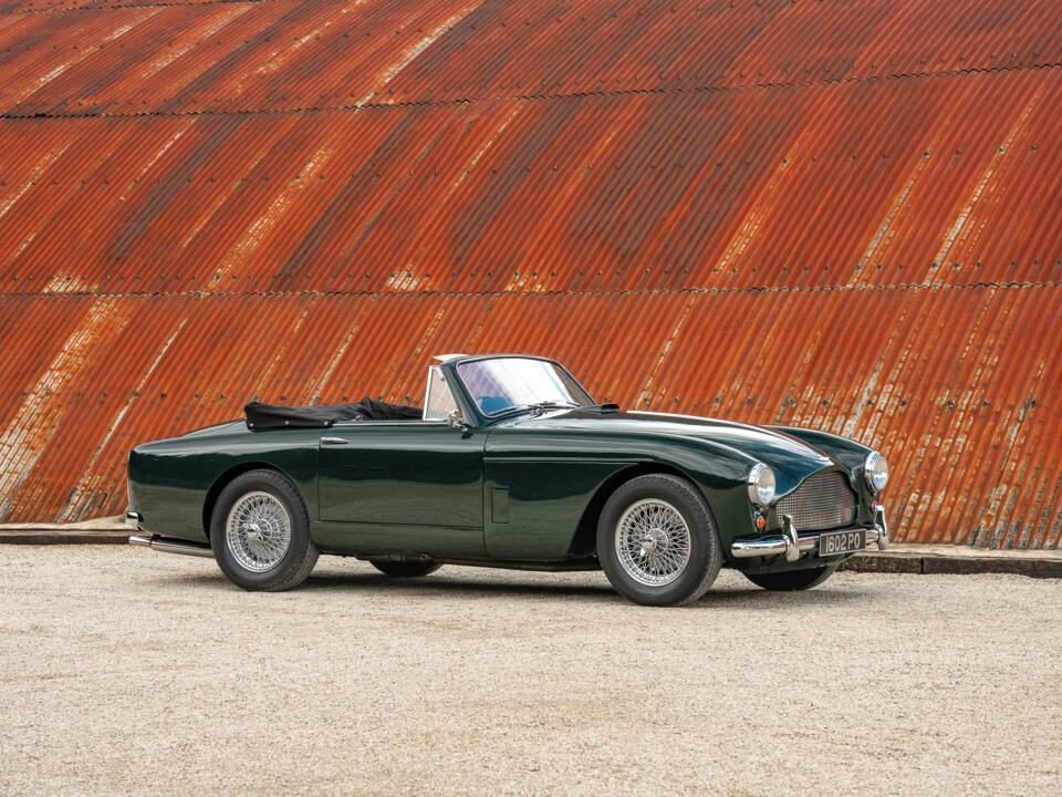 Image 14/38 of Aston Martin DB 2&#x2F;4 Mk III (1959)