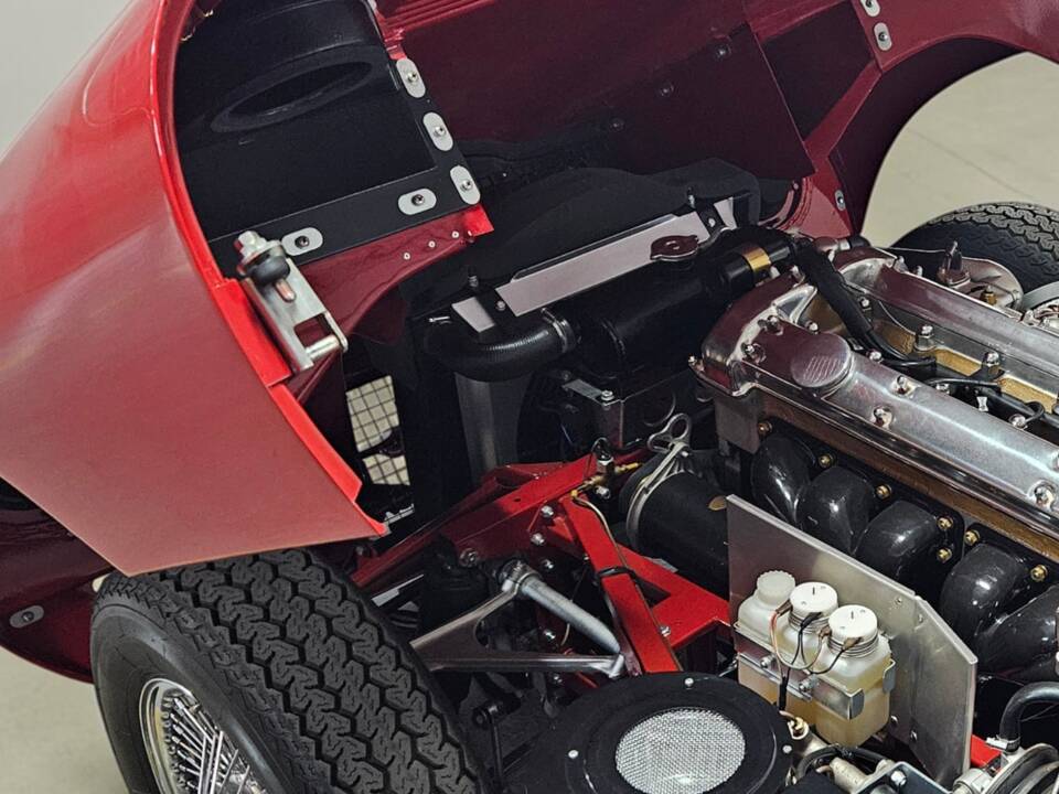Image 8/11 of Jaguar E-Type 3.8 (1964)