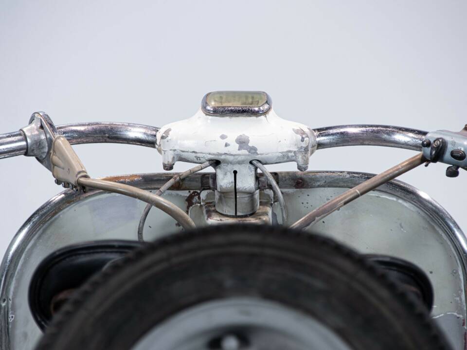 Immagine 44/50 di Piaggio Vespa 125 (1954)