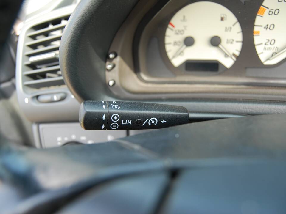 Image 31/46 of Mercedes-Benz CLK 200 (1999)