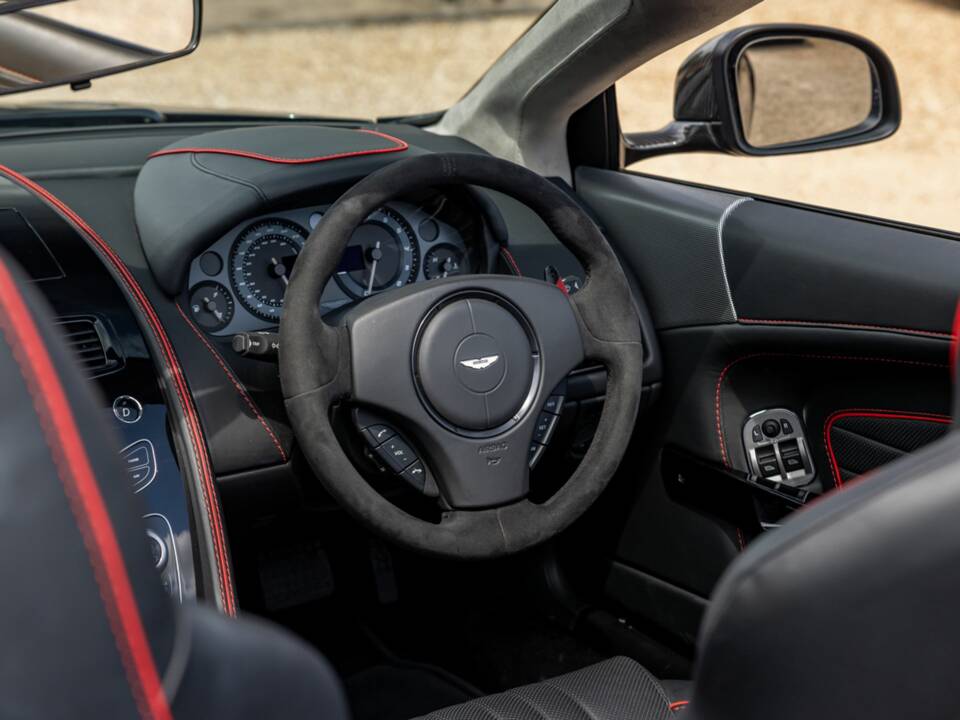 Bild 38/50 von Aston Martin DB 9 GT Volante (2016)