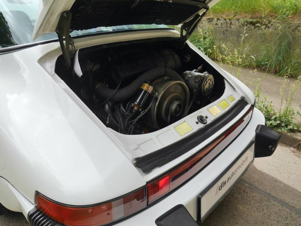Image 17/25 of Porsche 911 Carrera 3.0 (1976)