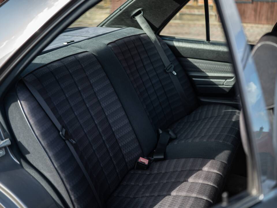 Immagine 40/73 di Mercedes-Benz 190 D 2.5 (1990)