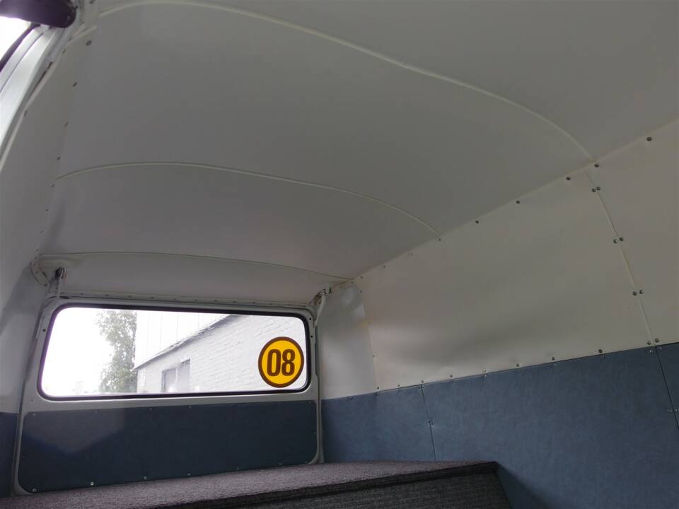 Bild 68/99 von Volkswagen T2b Kastenwagen (1977)