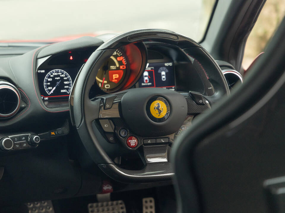 Image 20/39 of Ferrari 812 Superfast (2018)