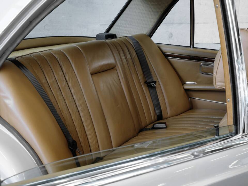 Immagine 38/50 di Mercedes-Benz 300 SEL 6.3 (1968)