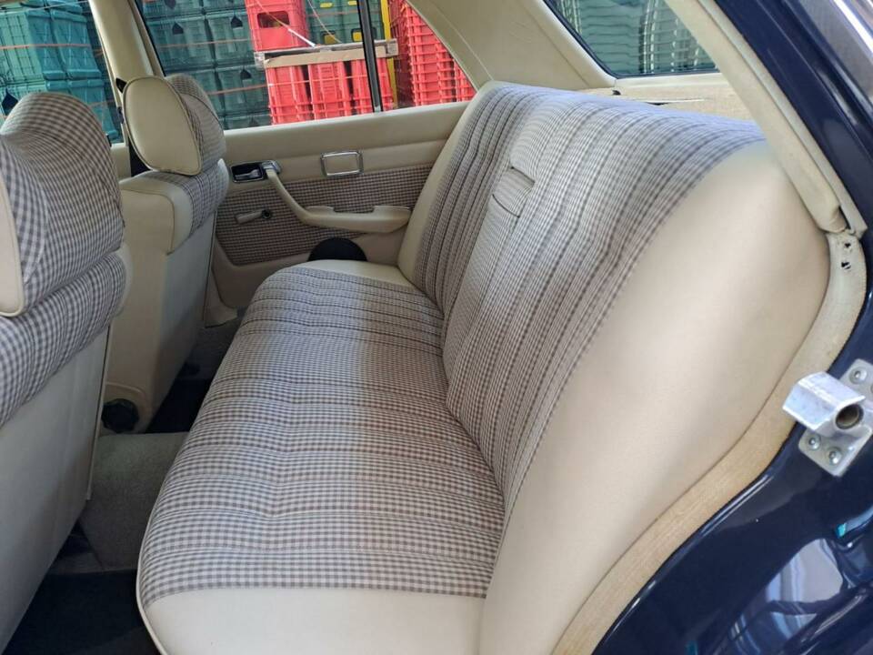 Bild 31/47 von Mercedes-Benz 280 SE (1976)