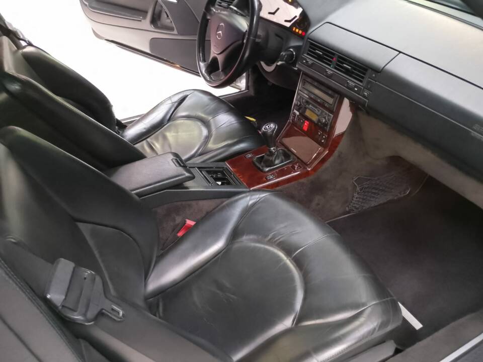 Imagen 18/46 de Mercedes-Benz SL 280 (1999)