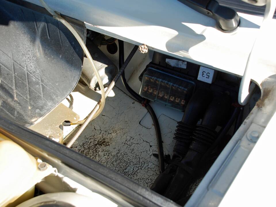 Immagine 27/29 di Volkswagen Polo II Hatchback 1.0 (1989)