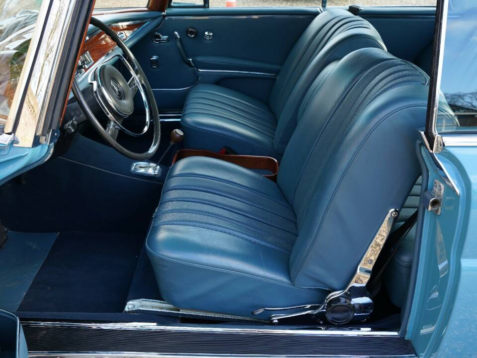 Image 3/7 of Mercedes-Benz 250 SE (1967)
