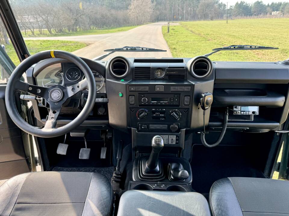 Imagen 23/56 de Land Rover Defender 130 Double Cab (2010)