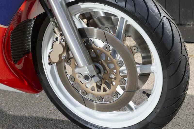 Image 35/50 of Honda VFR 750R RC 30 (1989)