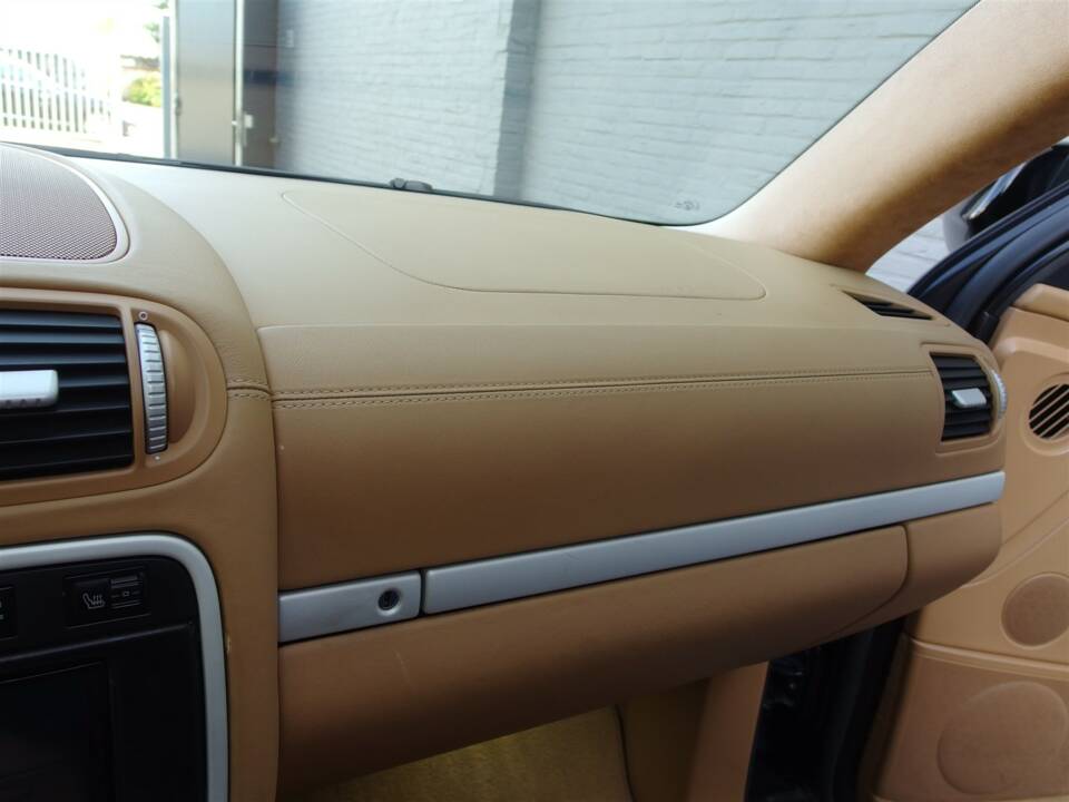 Image 52/98 of Porsche Cayenne GTS (2008)