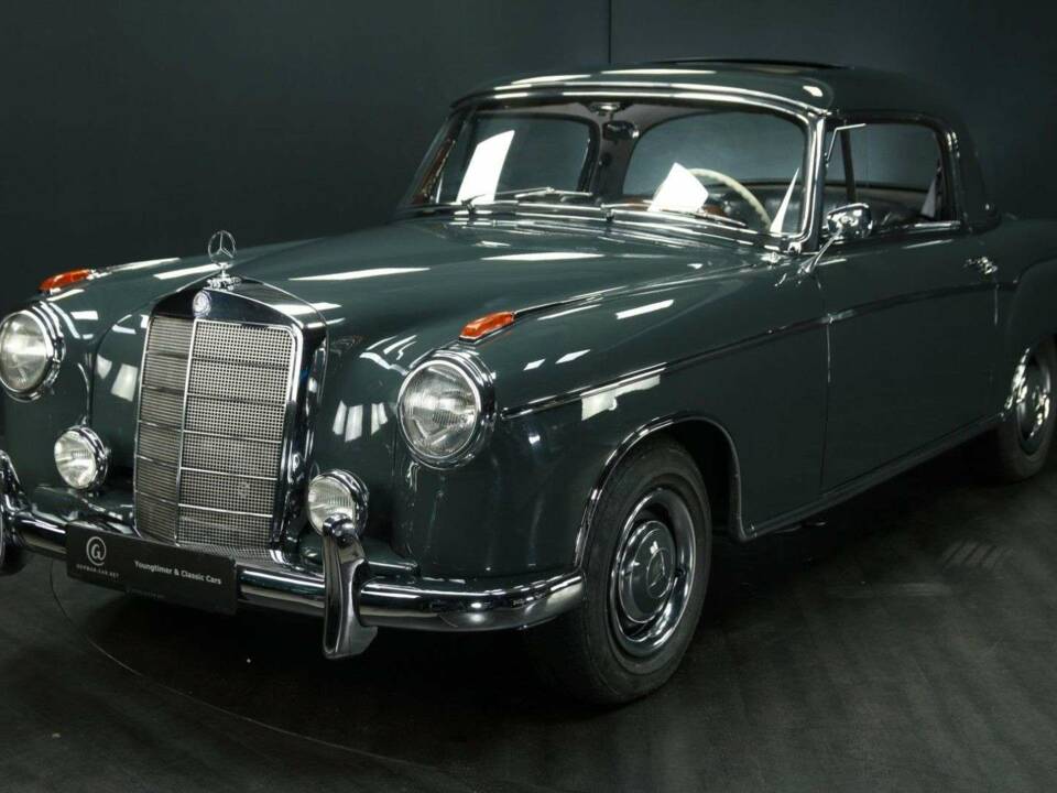 Bild 12/49 von Mercedes-Benz 220 SE (1960)