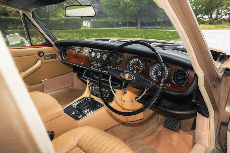 Image 2/50 of Jaguar XJ 12 (1972)