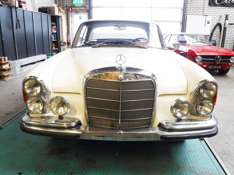 Image 1/49 of Mercedes-Benz 300 SE (1966)