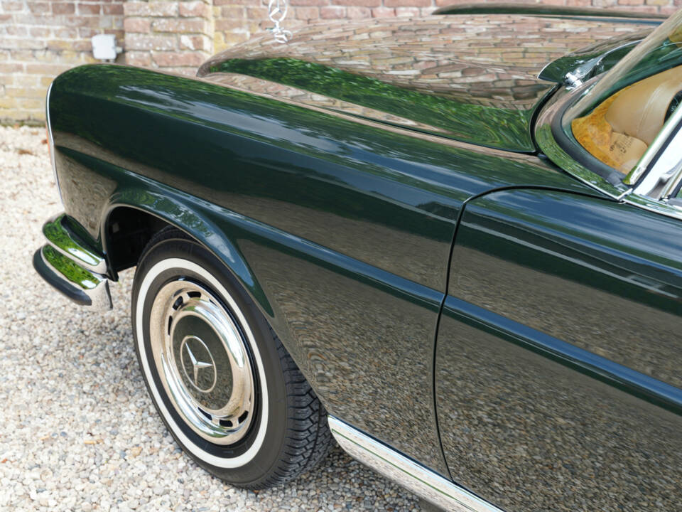 Image 10/50 of Mercedes-Benz 280 SE 3,5 (1971)