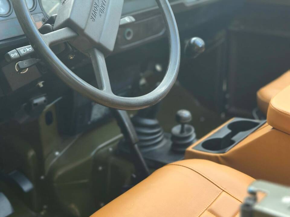 Image 16/25 of Land Rover 90 (1986)