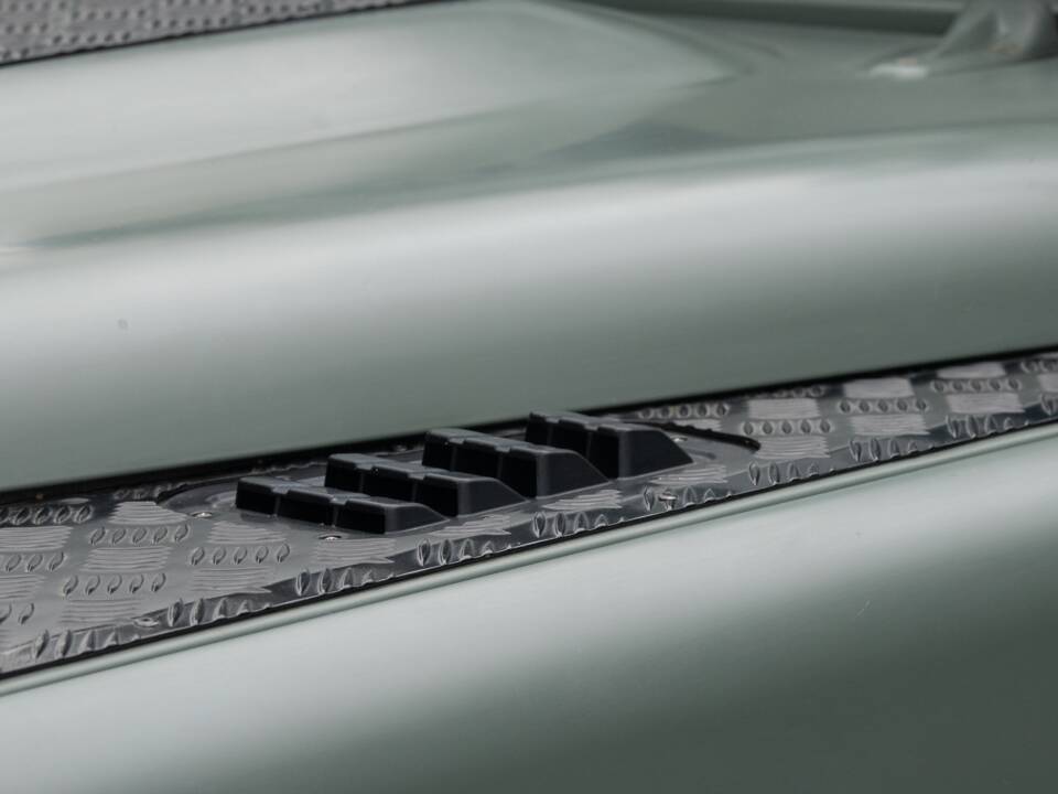 Image 9/50 de Land Rover Defender 110 Crew Cab SE (2010)