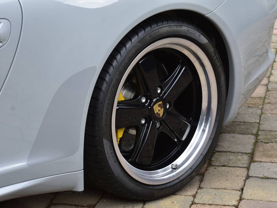 Image 31/50 of Porsche 911 Sport Classic (2010)