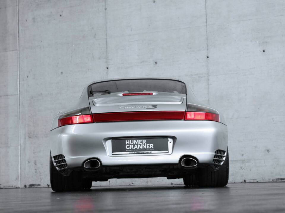 Image 14/50 of Porsche 911 Carrera 4S (2004)