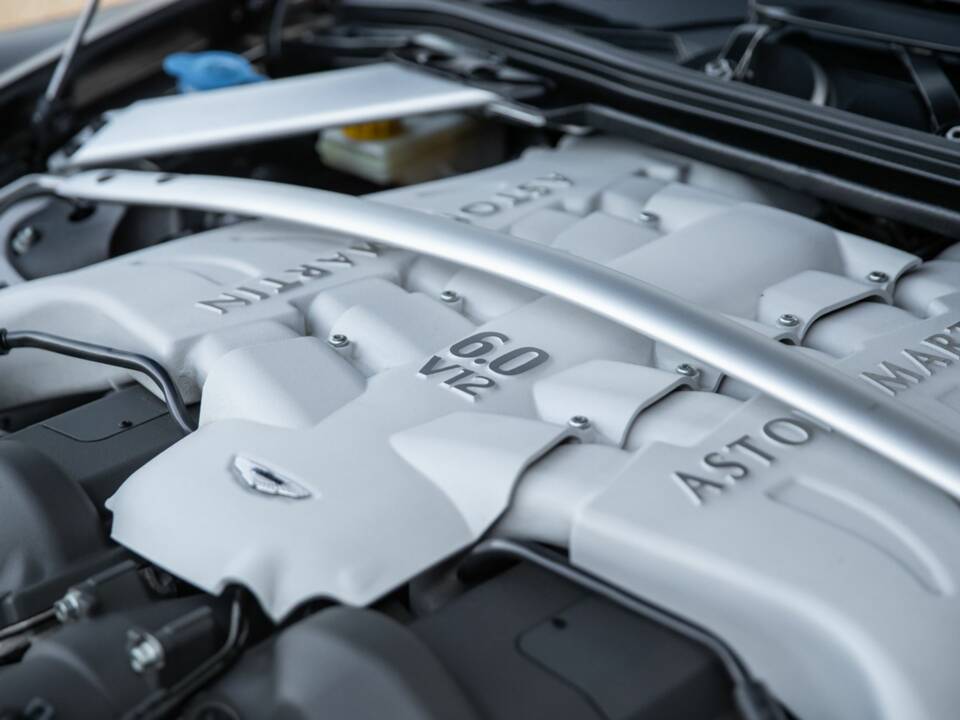 Image 32/50 of Aston Martin DBS (2011)