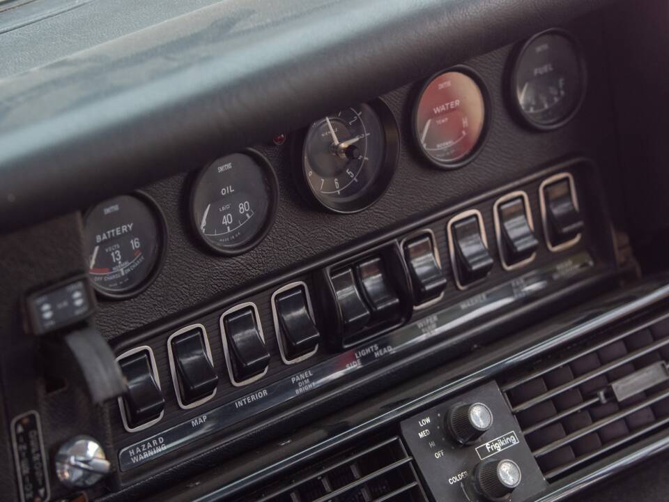 Image 48/50 de Jaguar Type E V12 (2+2) (1973)