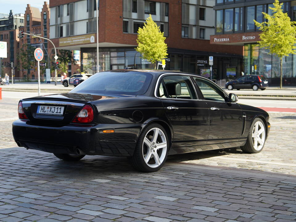 Image 4/97 of Jaguar XJ 2.7 D (2009)