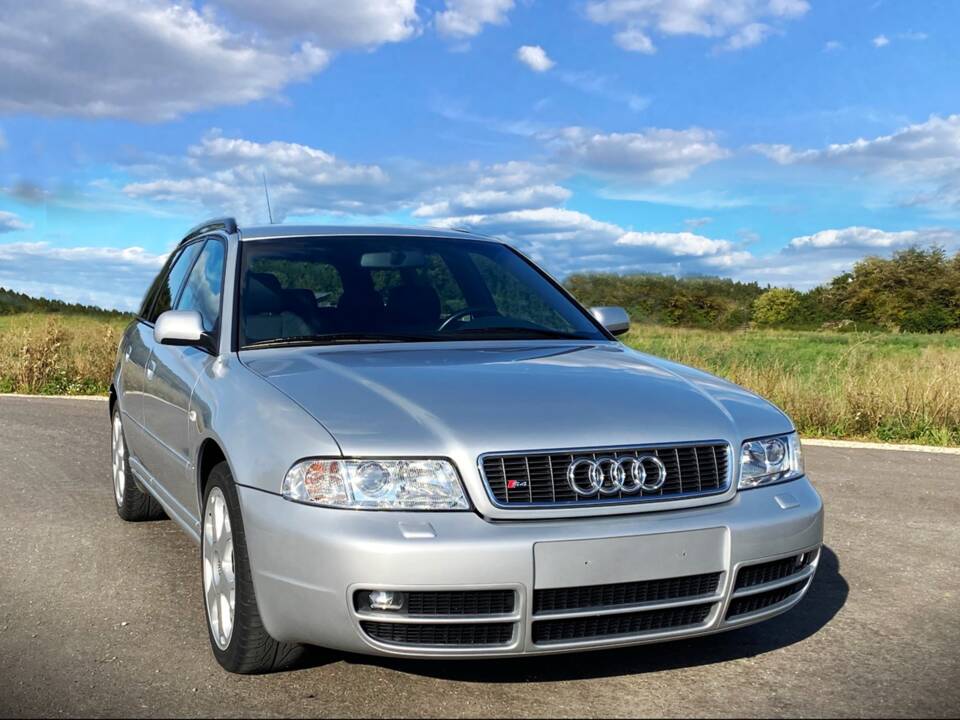 Image 2/50 of Audi S4 Avant (2001)