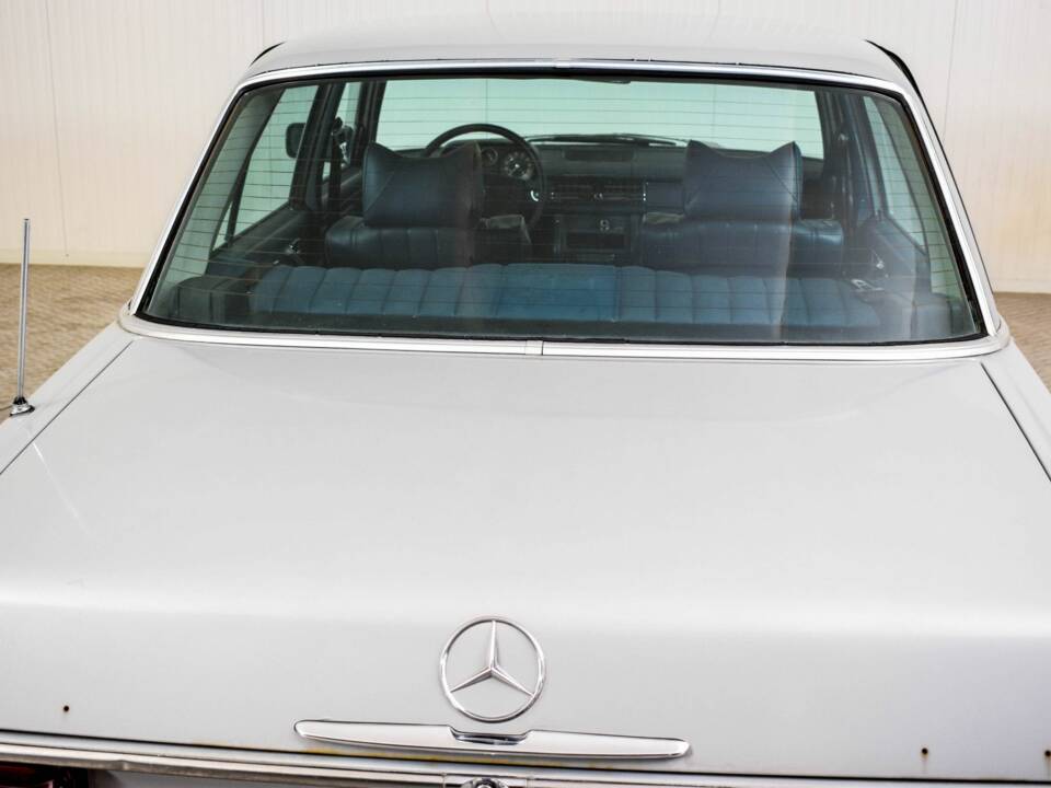 Image 31/50 of Mercedes-Benz 240 D (1976)