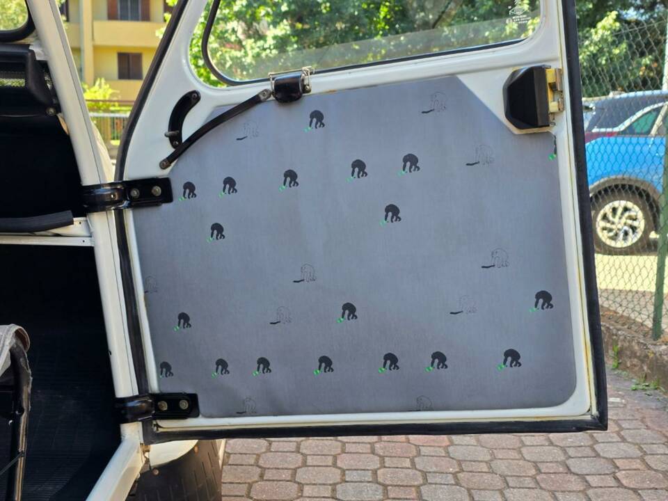 Image 43/50 of Citroën 2 CV 6 (1991)