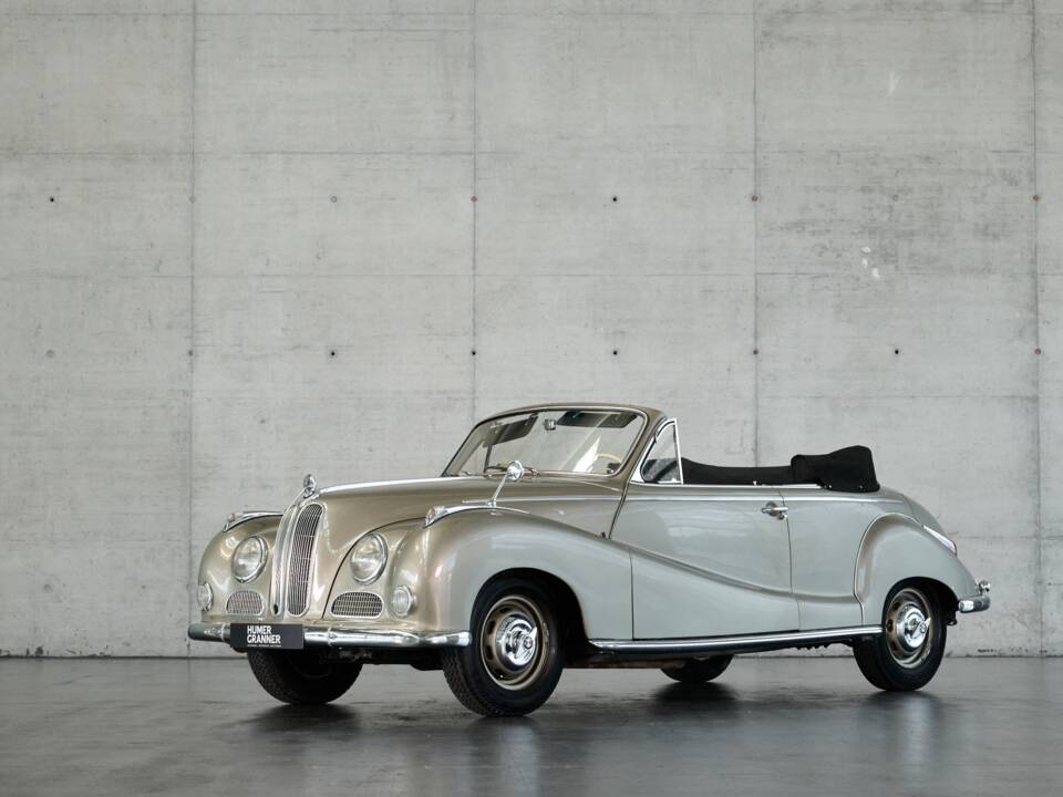 Immagine 2/50 di BMW 502 Baur (1955)