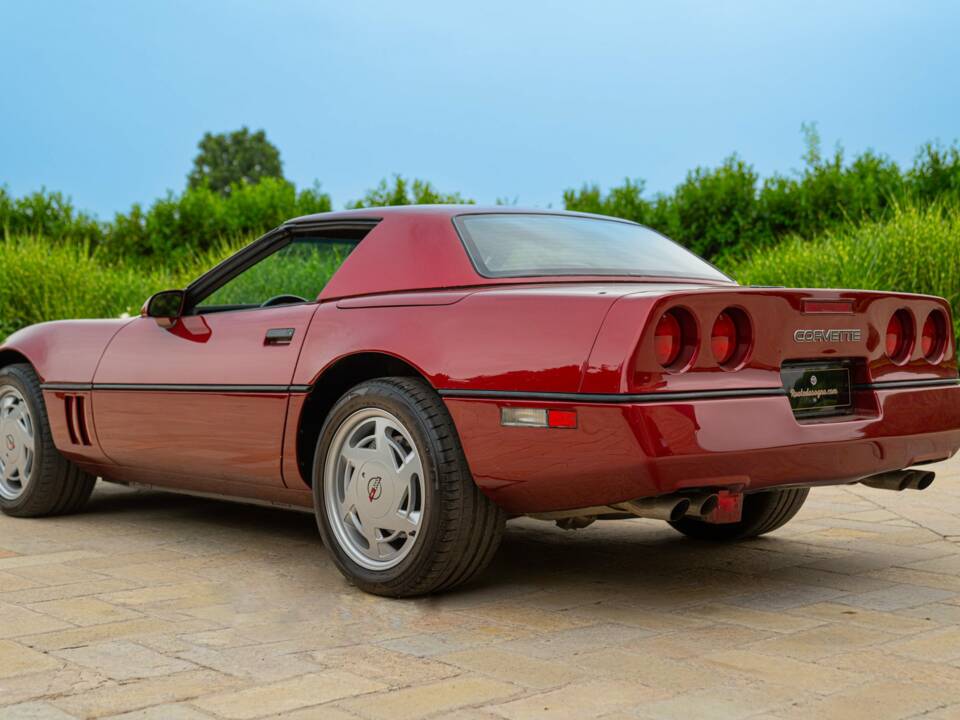 Bild 34/50 von Chevrolet Corvette Convertible (1987)