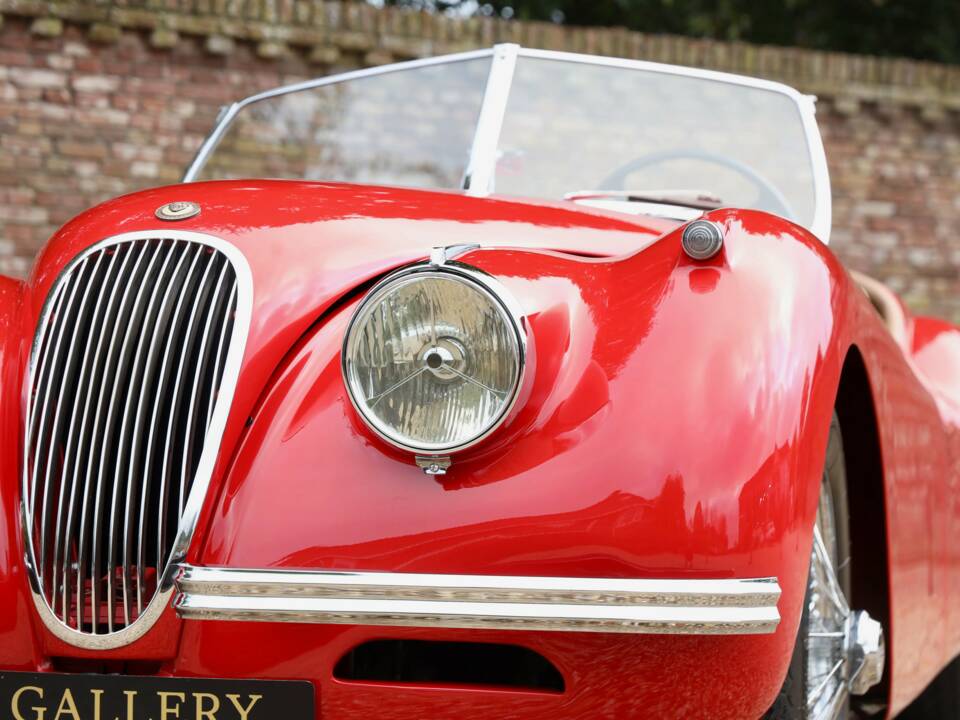 Image 22/50 of Jaguar XK 120 SE OTS (1954)