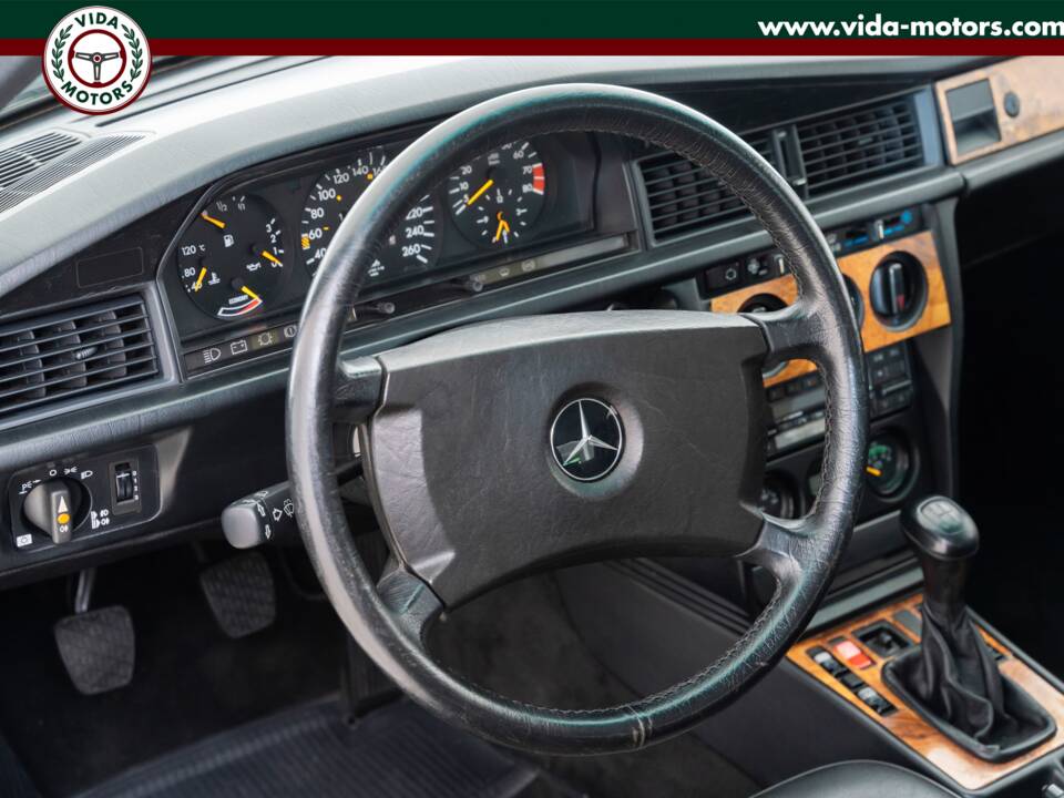 Bild 11/15 von Mercedes-Benz 190 E 2.3-16V (1988)